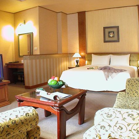 Park Motel Chiayi Exterior foto